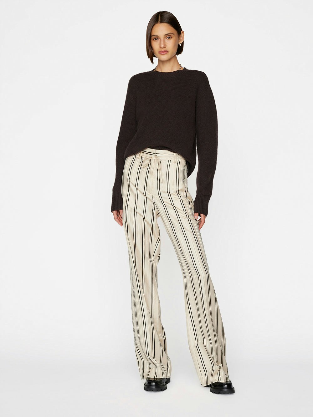 sweater full body view alt:hover